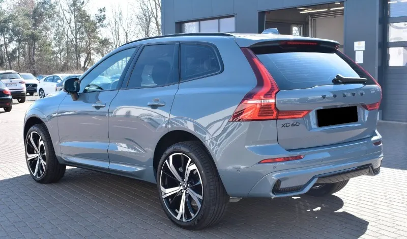 Volvo XC60 B5 AWD =R-Design= Ultimate Dark/Panorama Гаранция Image 3