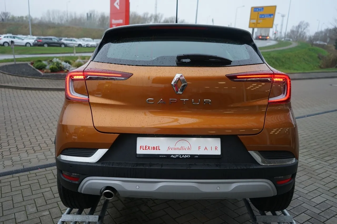 Renault Captur TCe 90 Navi...  Image 3