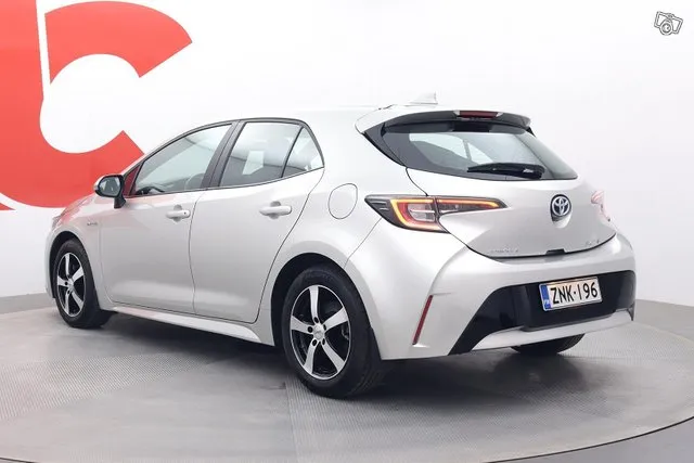 Toyota Corolla Hatchback 1,8 Hybrid Life - / 1.Omistaja / Täydellinen merkkiliikkeen huoltokirja / Vähän ajettu / Adaptiivinen vakionopeussäädin Image 3