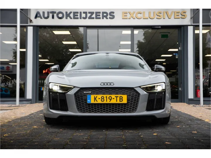 Audi R8 5.2 FSI quattro Plus  Image 2