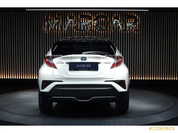 Toyota C-HR 1.8 Hybrid Dynamic Image 2